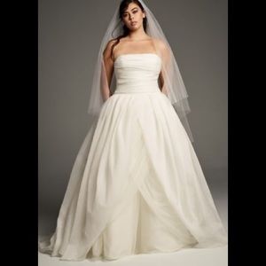 Whit by Vera Wang plus size wedding dress